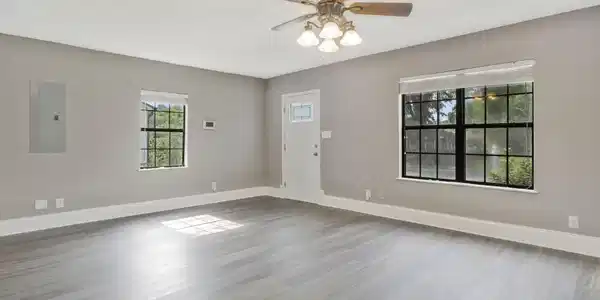 Image 4: 23-web-or-mls-1760-w-romana-st