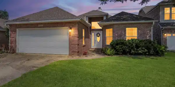 4004 Longwood Circle