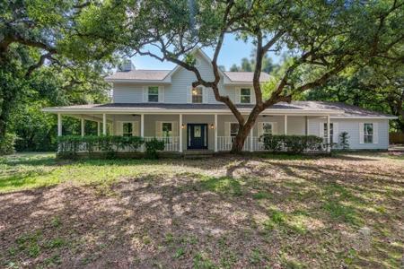 906 Woodbriar Court