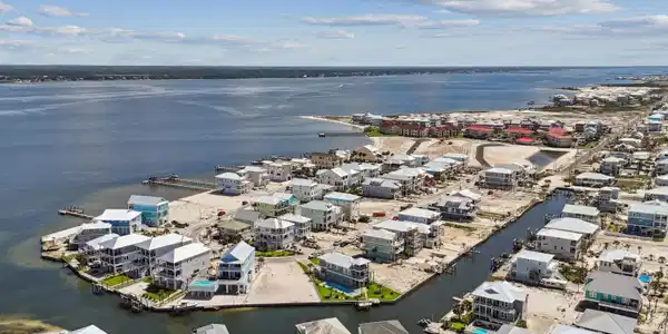 Image 4: Grand Navarre Blvd