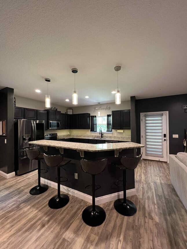 Image 4: Kitchen