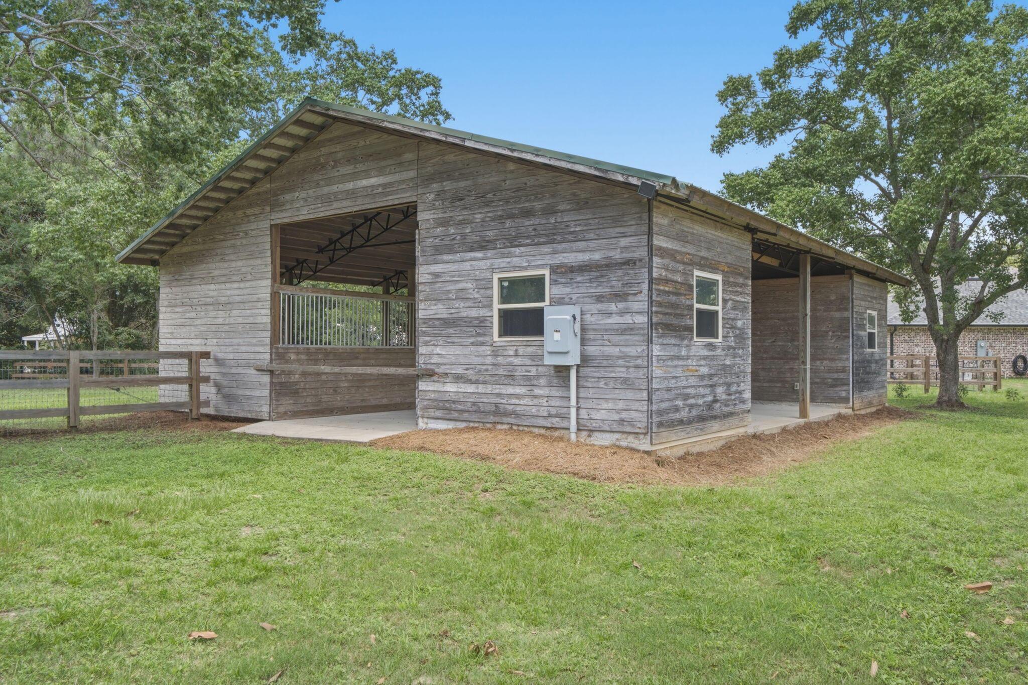 Image 2: Horse Barn