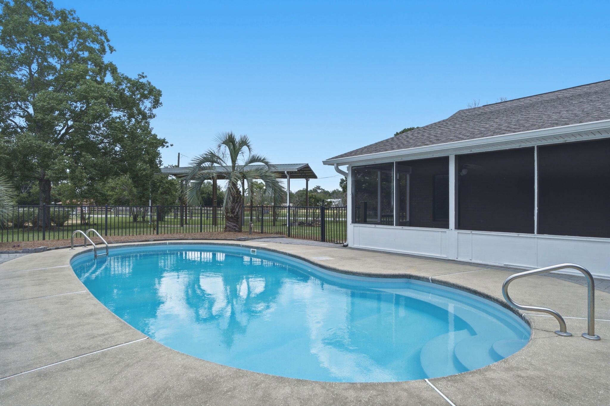 Image 4: Saltwater Pool