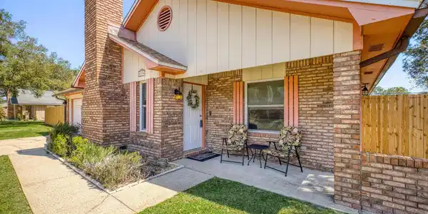 Image 2: Front of Home Close 2