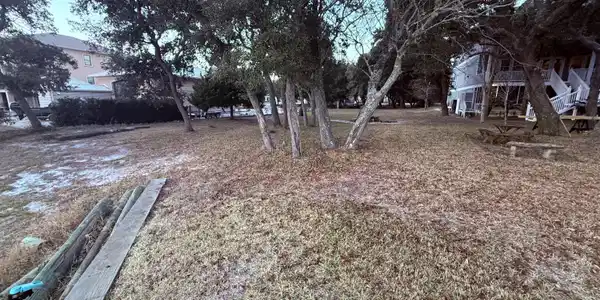 Image 3: Lot 2
