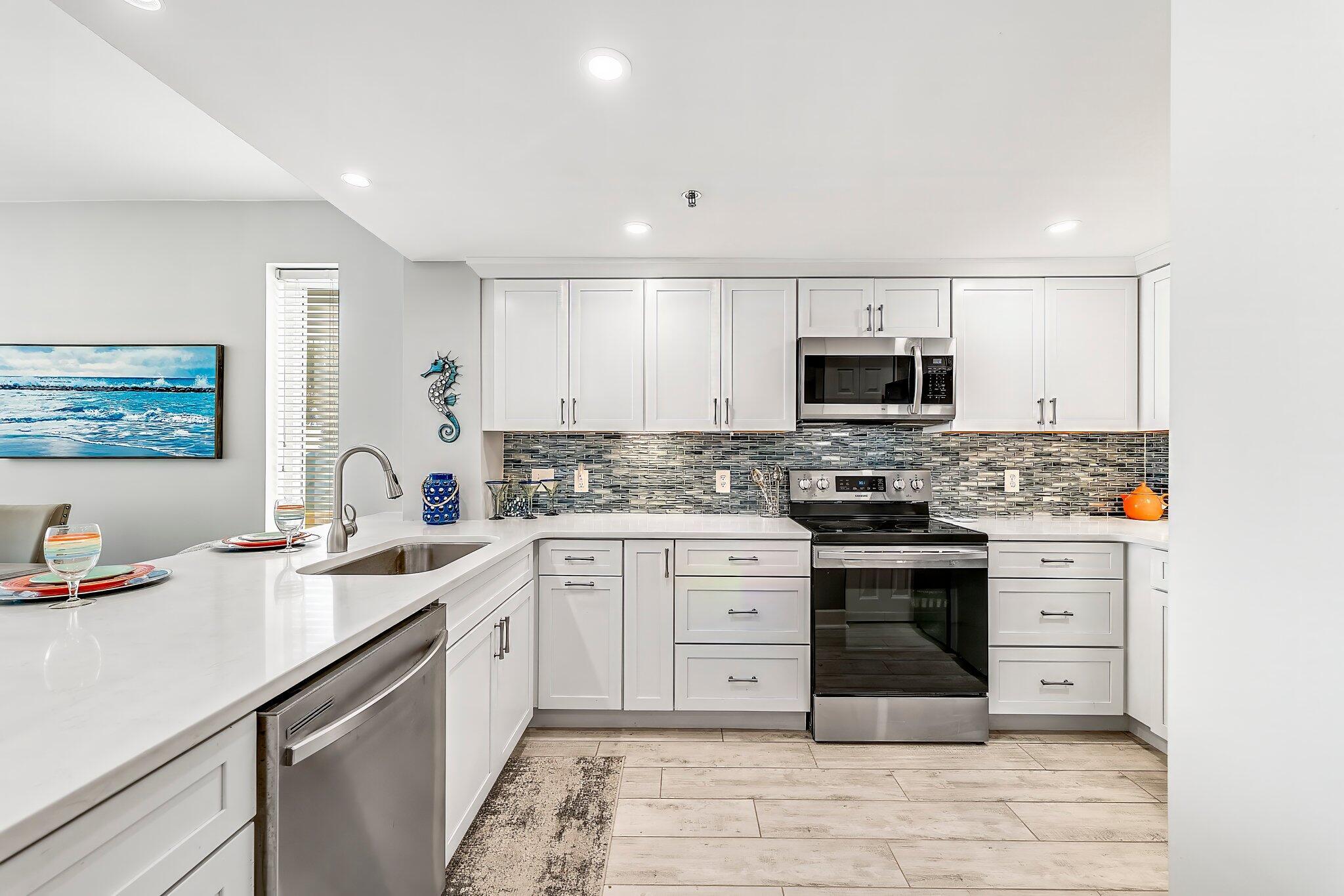 Image 3: 14-web-or-mls-1018 US-98 unit 15024