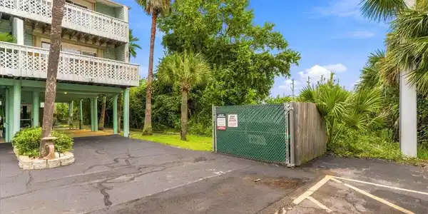 Image 4: 02-8522 Gulf Blvd Unit 1-15