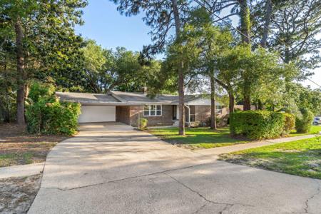 26 Poplar Avenue