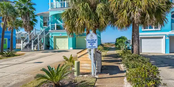 Image 3: Deeded Walkway