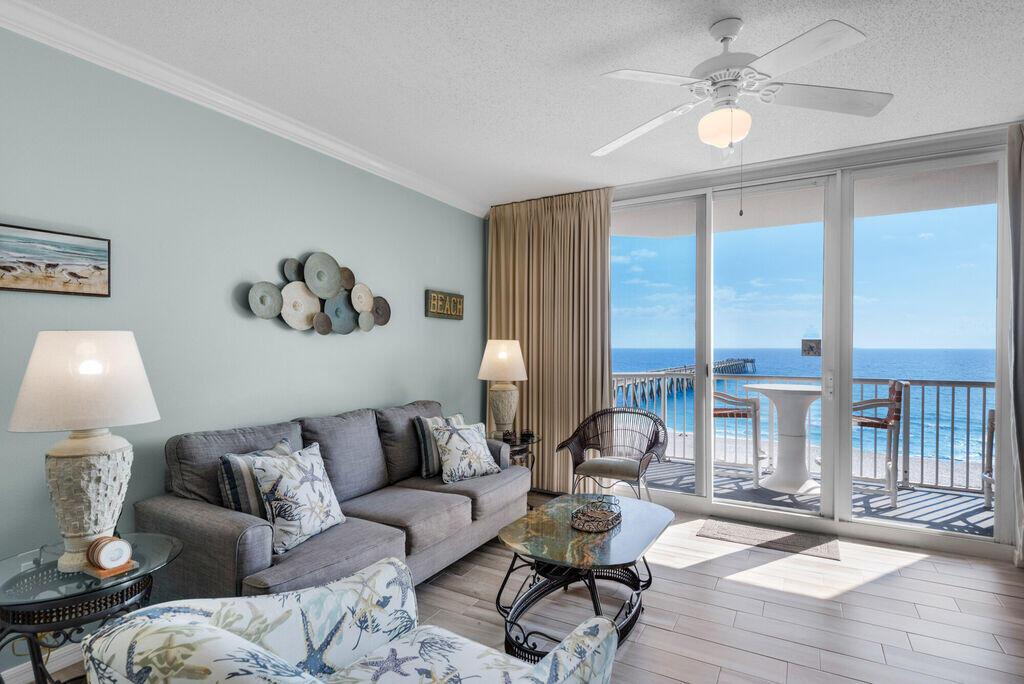 Image 4: Living Room