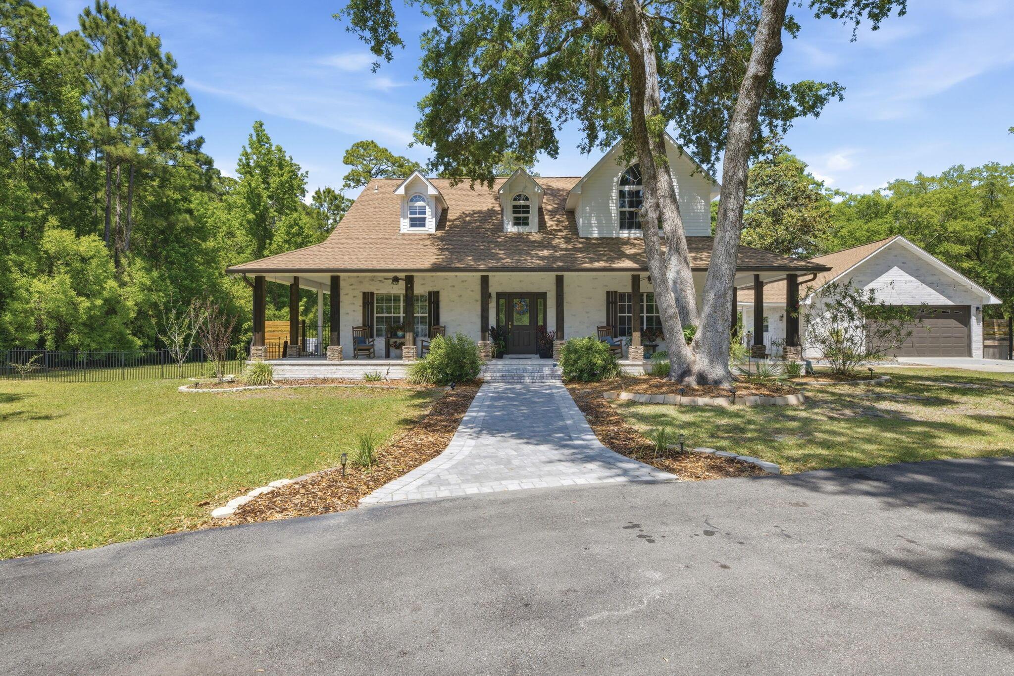 Image 4: Front
