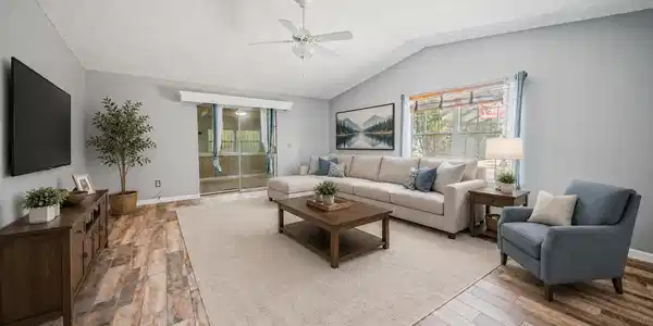 Image 3: Living area