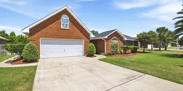 Image 3: 2-web-or-mls-1668-woodlawn-way