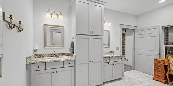 Image 3: Primary bathroom