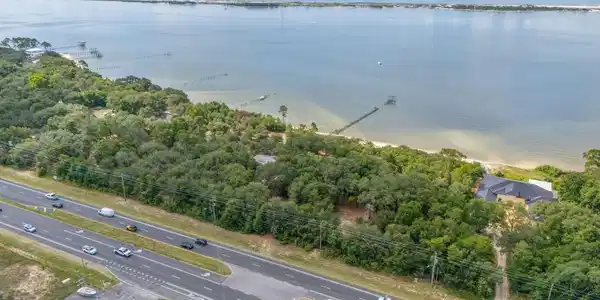 Image 3: 4-web-or-mls-9751-navarre-pkwy
