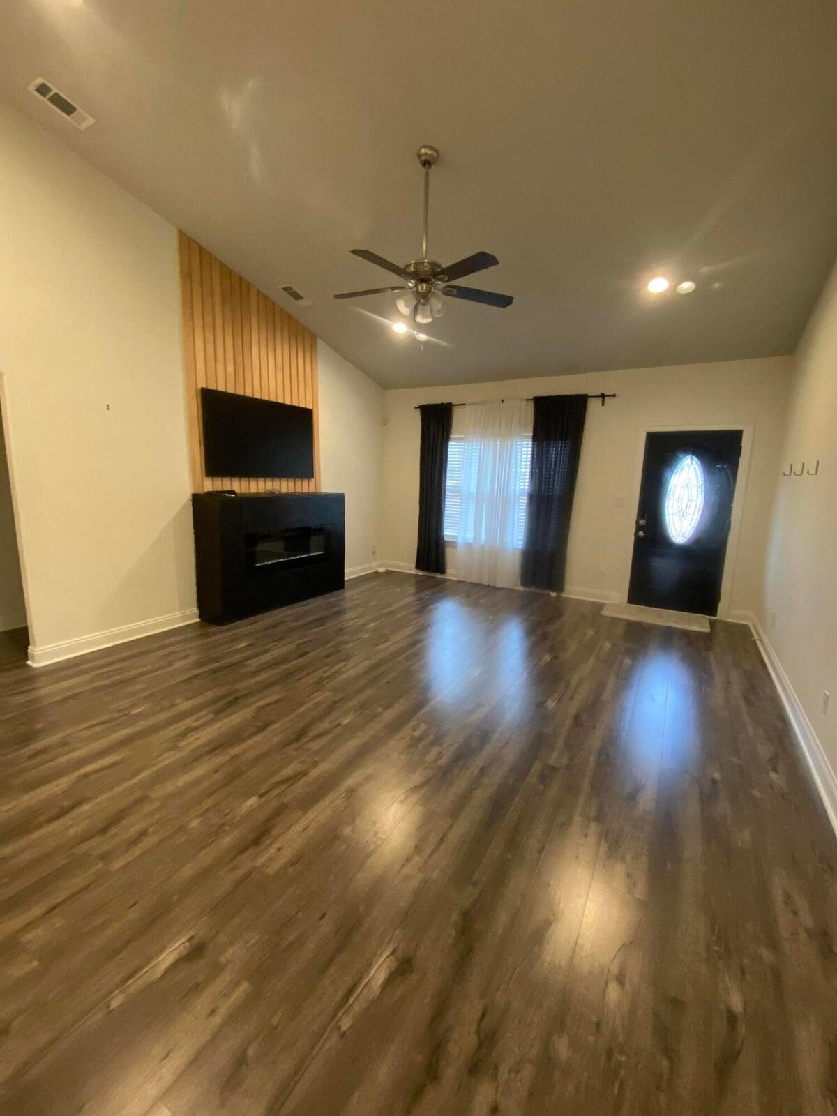 Image 4: Living room