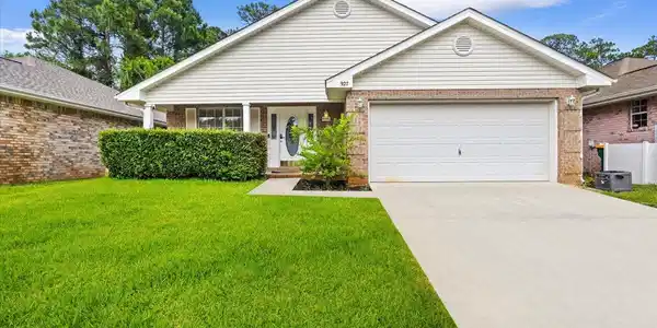 927 Lajolla Lane