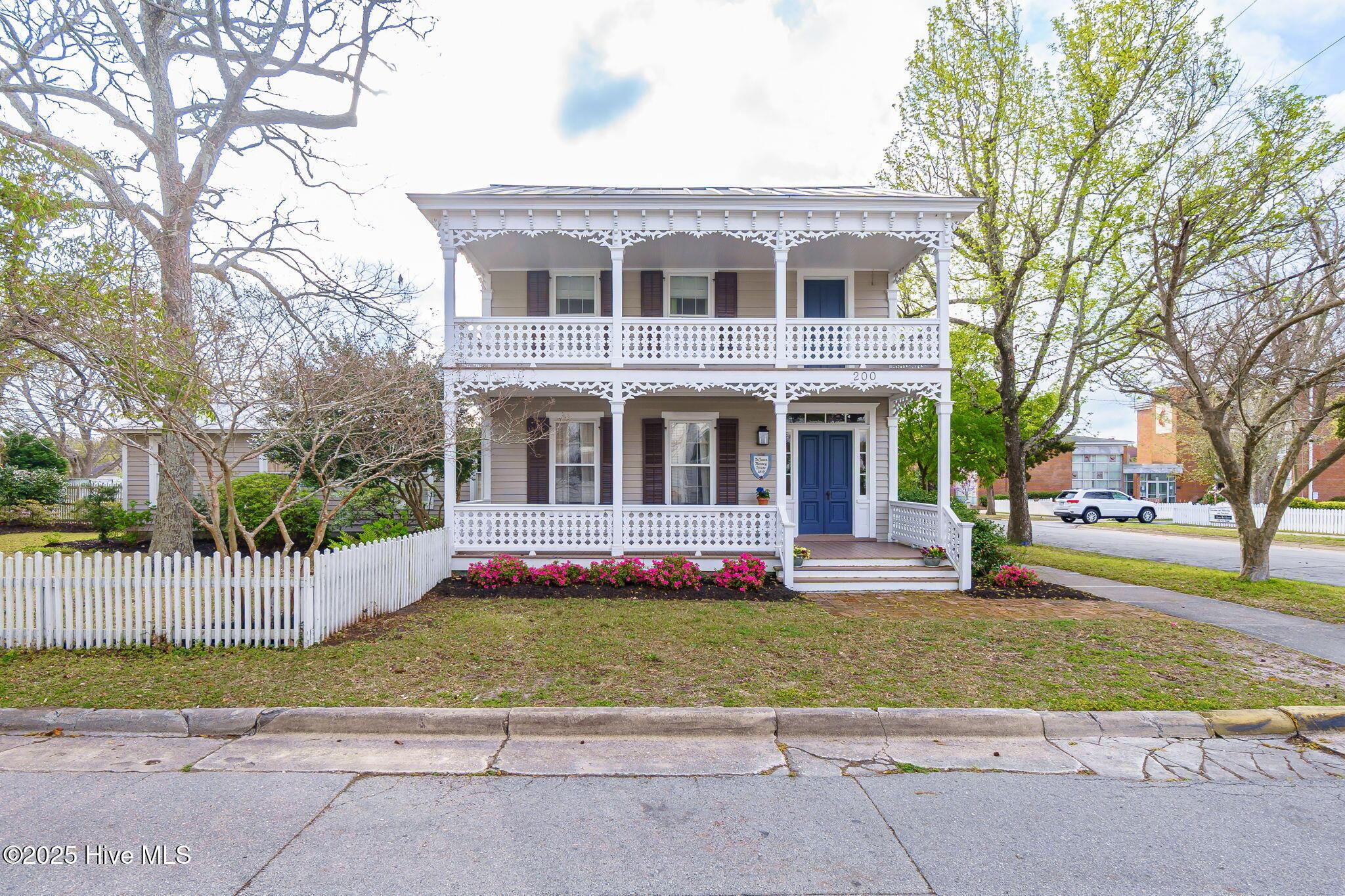 Image 1: 200 Craven St, Beaufort, NC