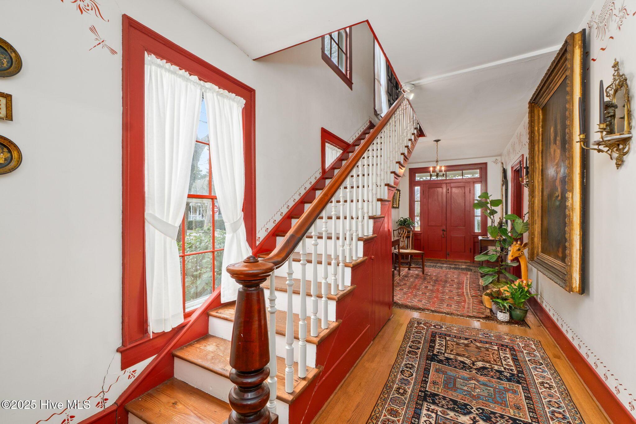 Image 3: Grand foyer