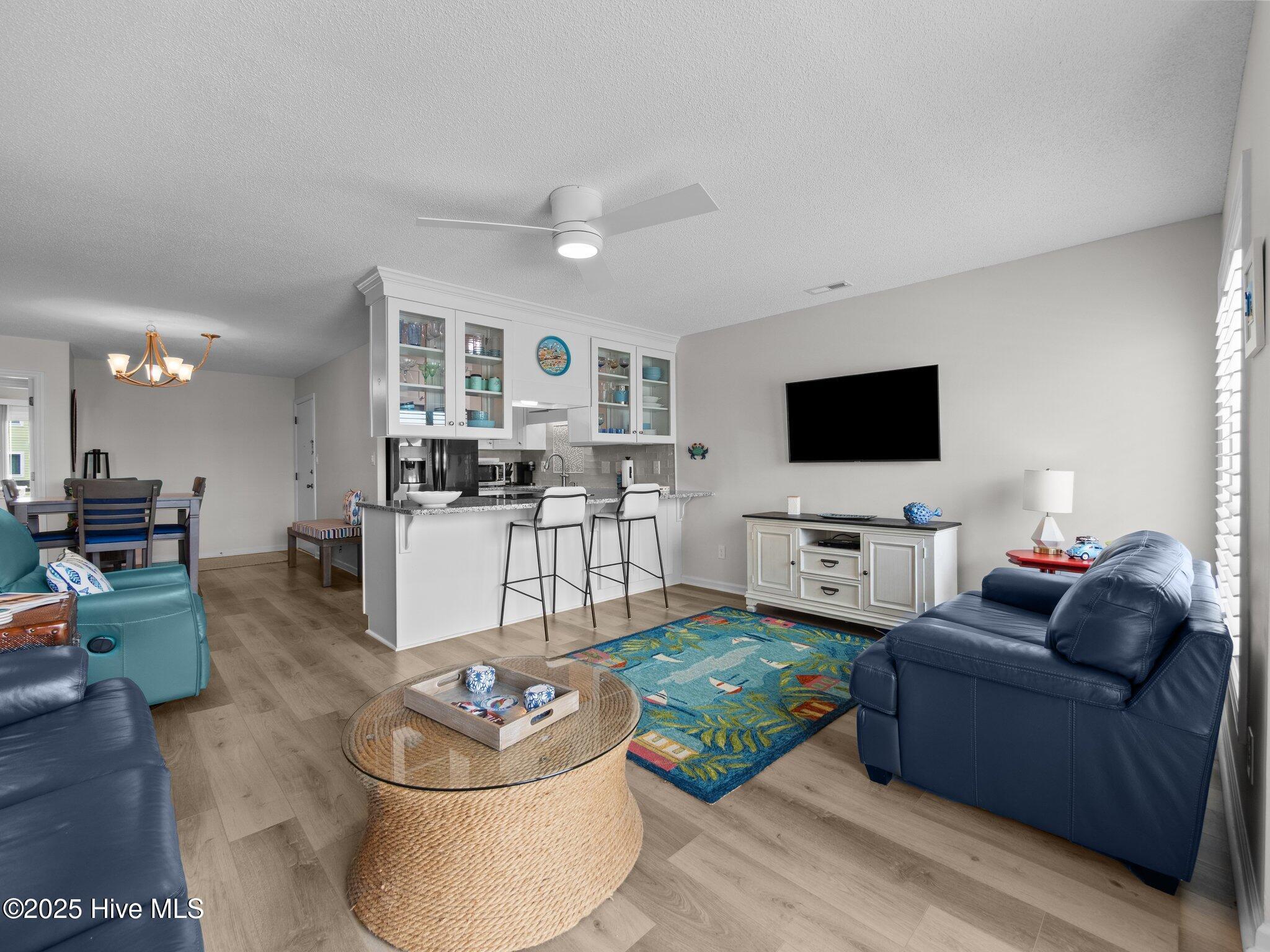 Image 4: Living Room View