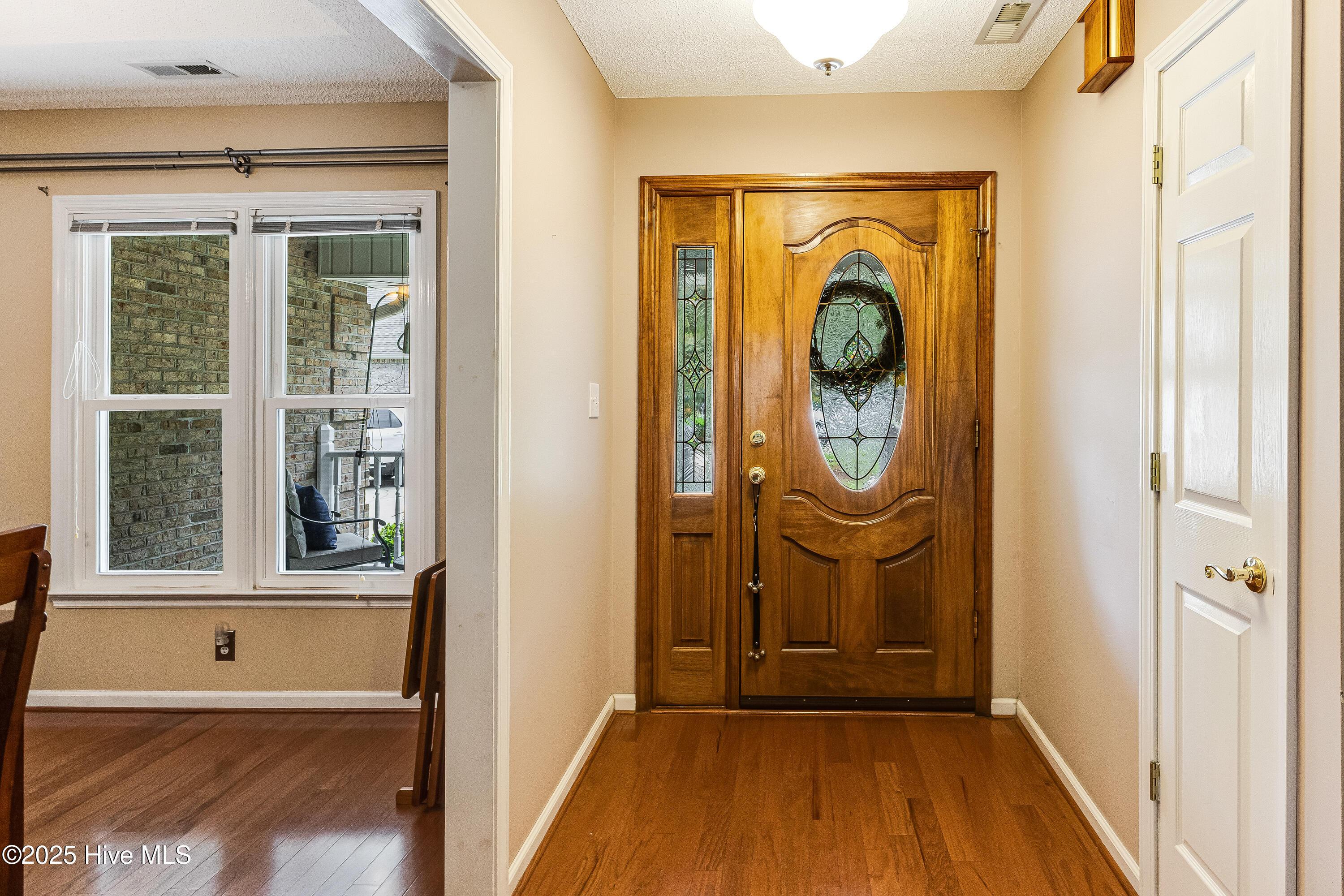 Image 4: 275 Golfview-6