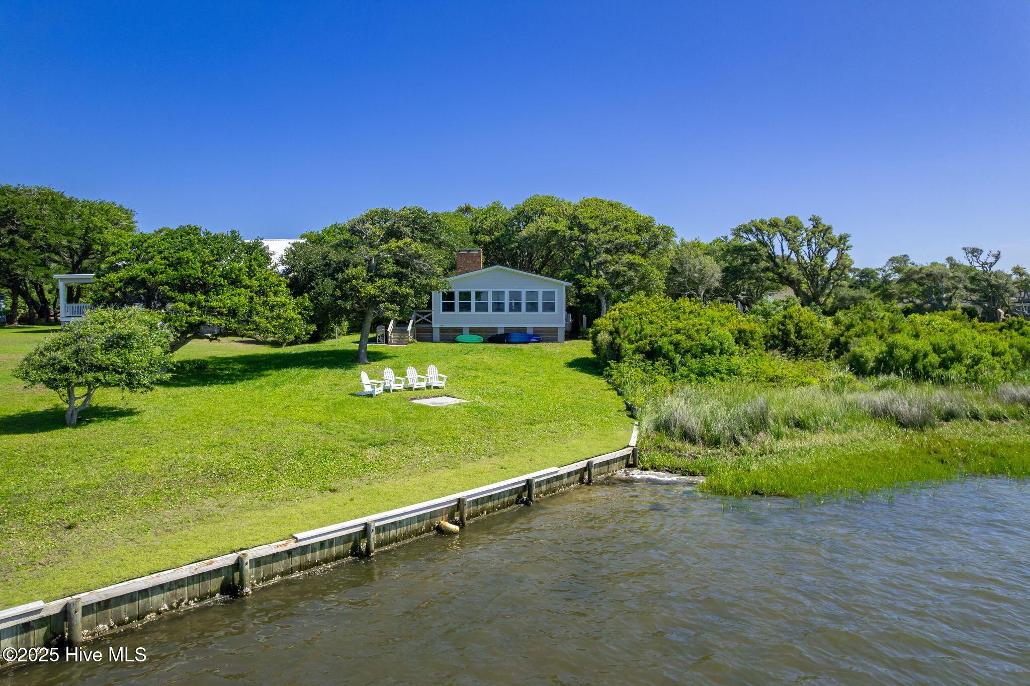 Image 2: Gorgeous soundfront home in Newport