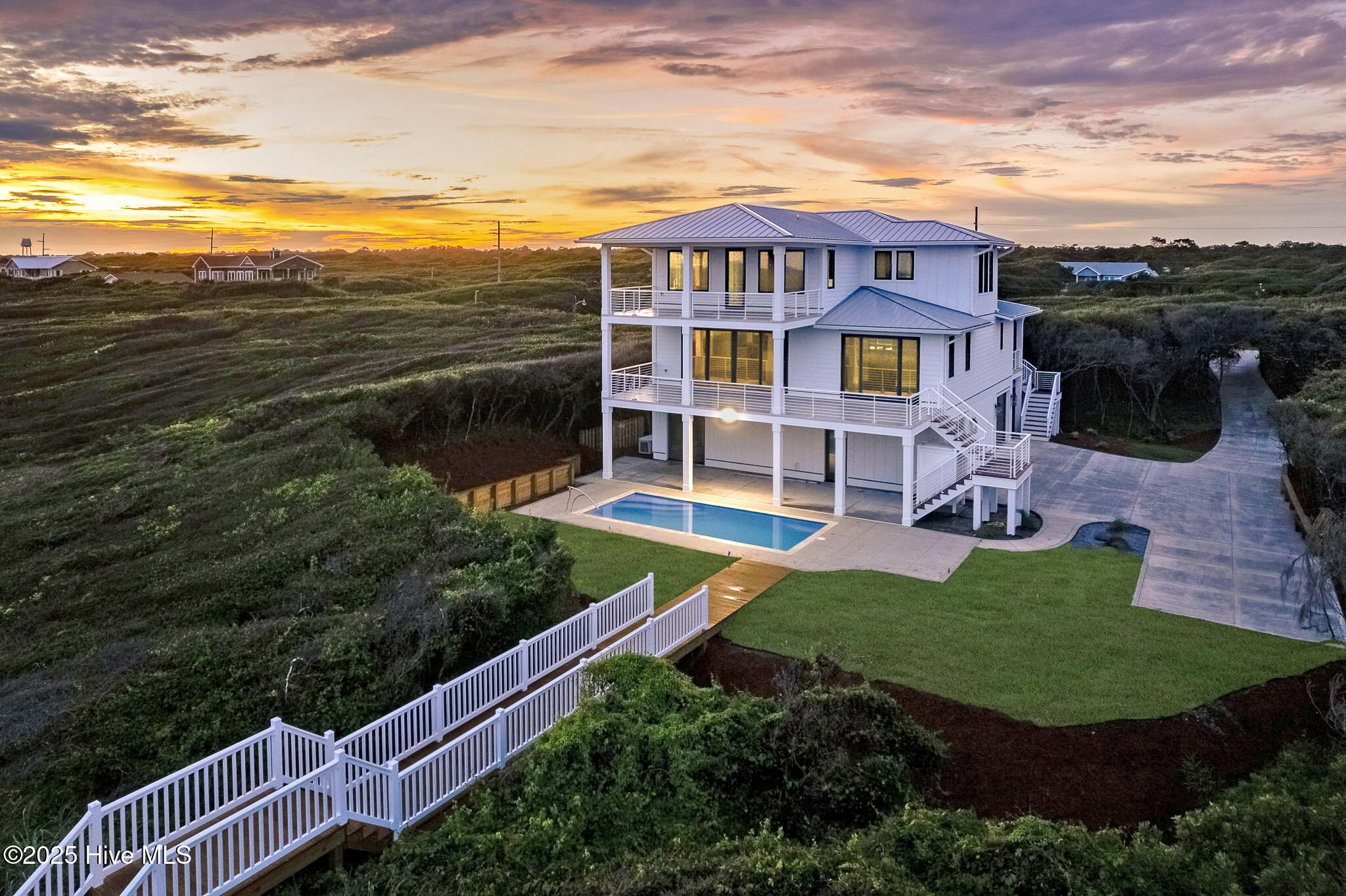Image 2: New construction in Pine Knoll Shores