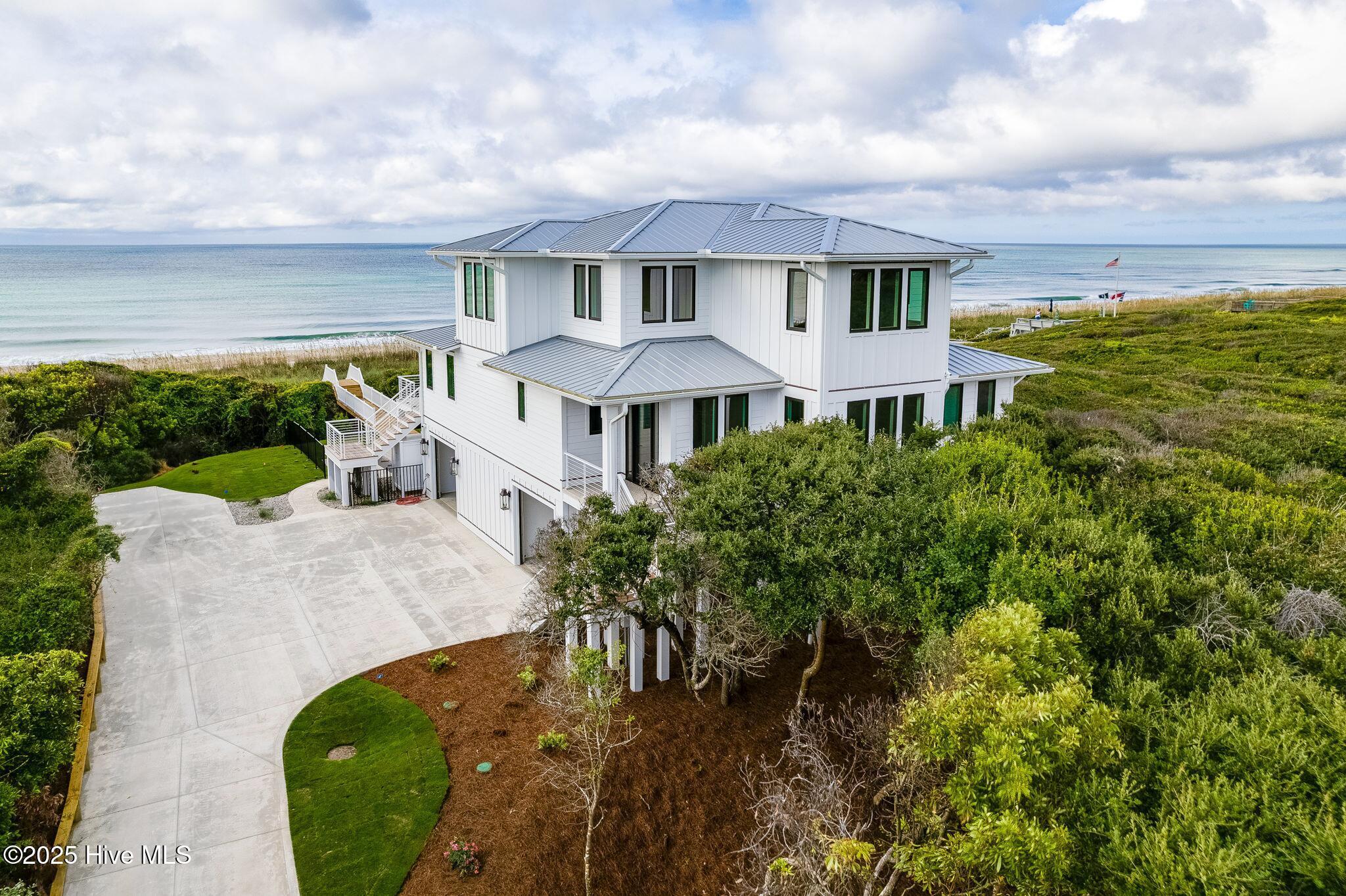 Image 3: New construction in Pine Knoll Shores
