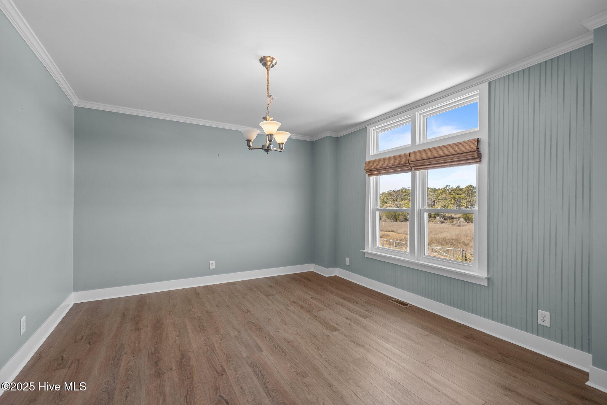 Image 3: Dining Room