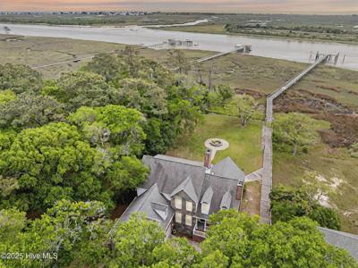 715 Shoreline Drive W