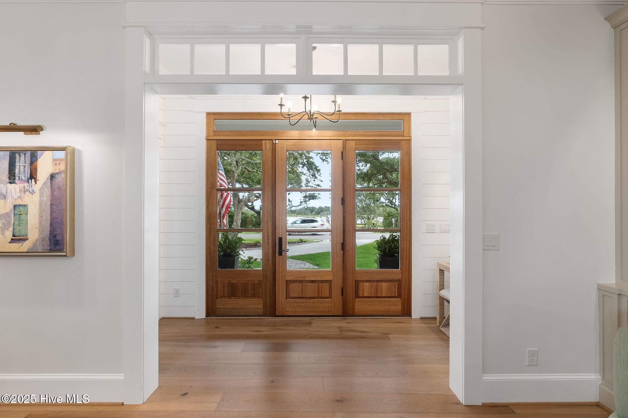 Image 3: entry foyer