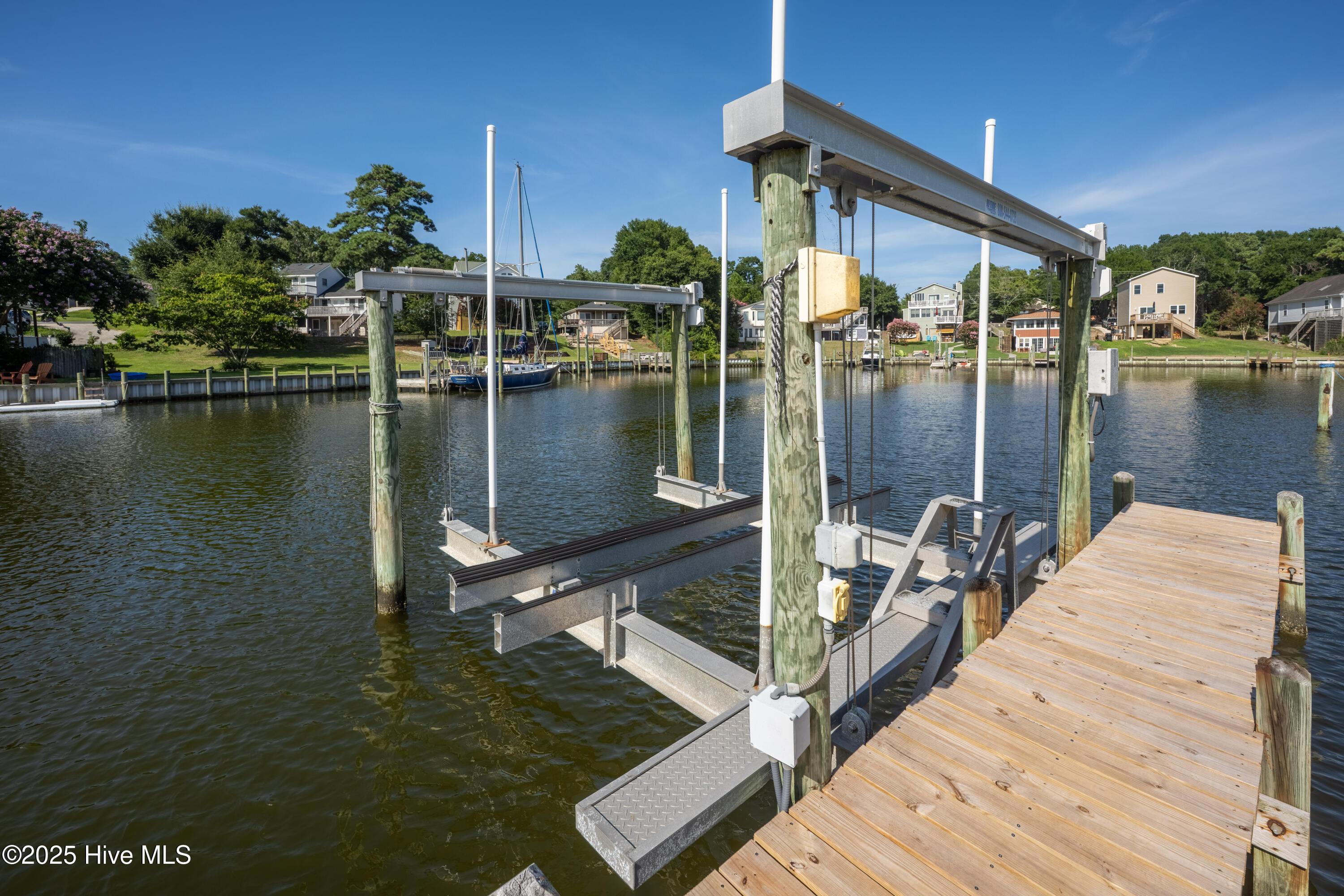 Image 3: 105 Galleon Ct-56