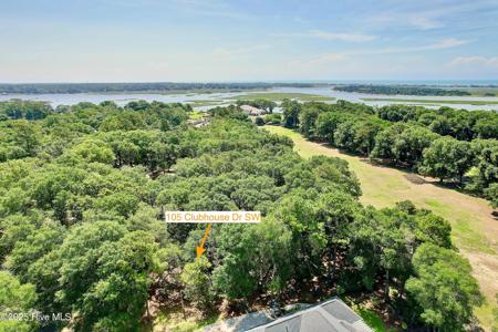 105 Clubhouse Drive SW