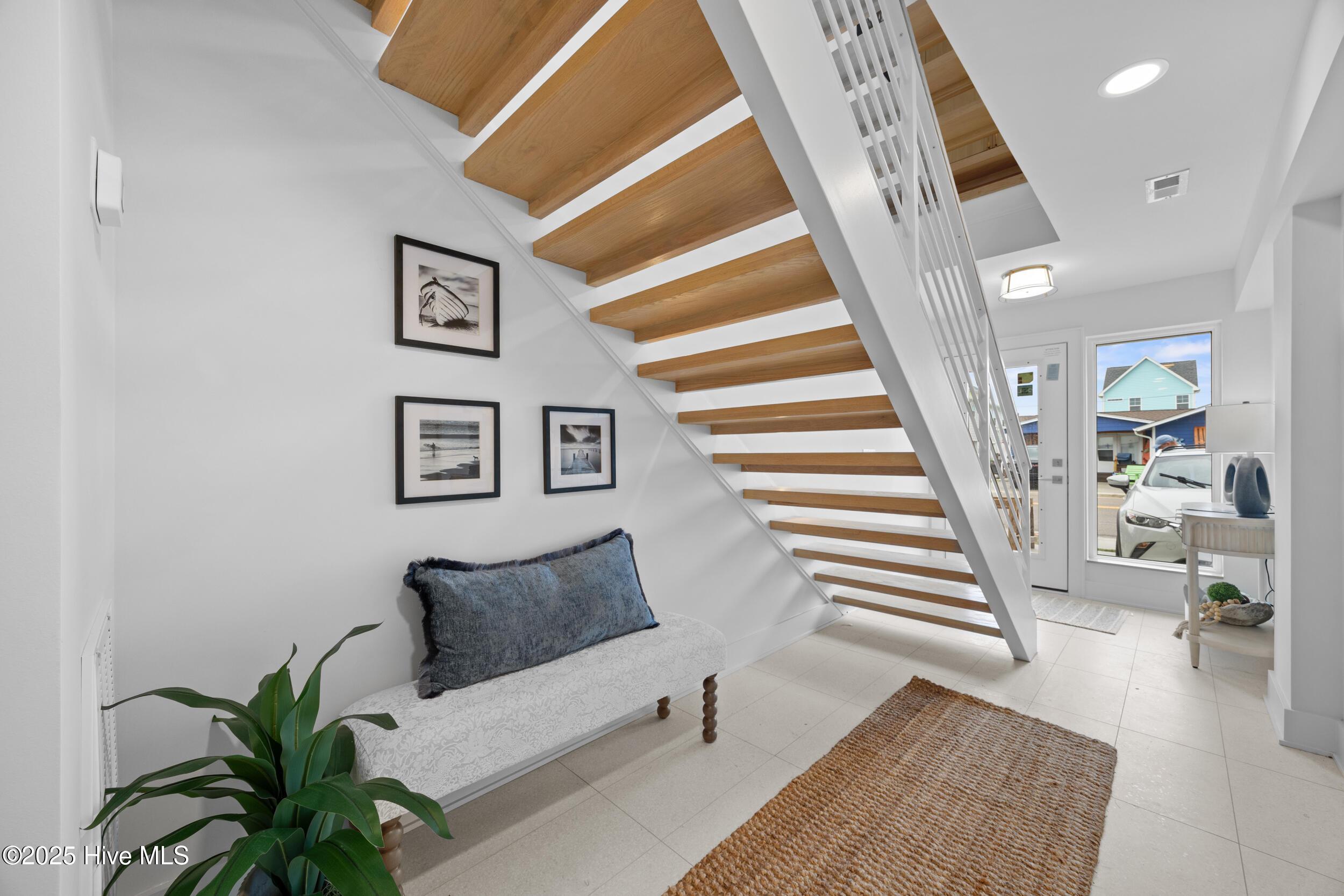 Image 4: 14_sitting area