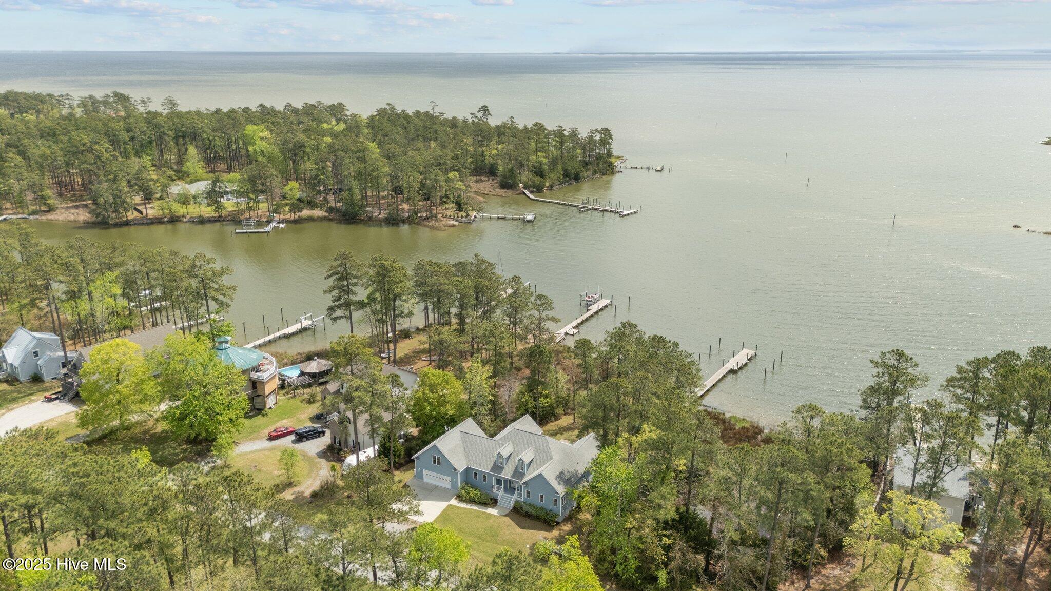 Image 2: 385 Peninsula Dr
