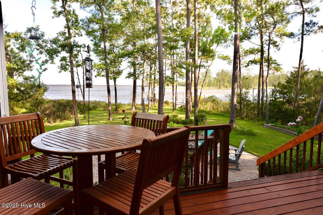 Image 4: Deck (1)