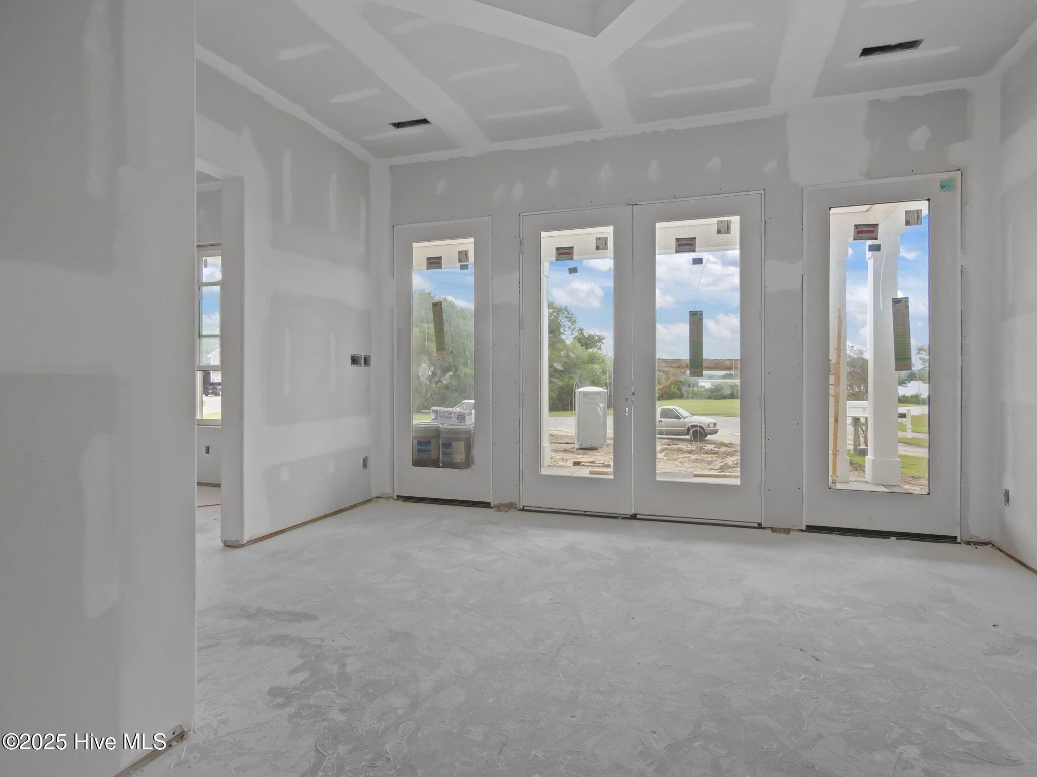 Image 4: Foyer