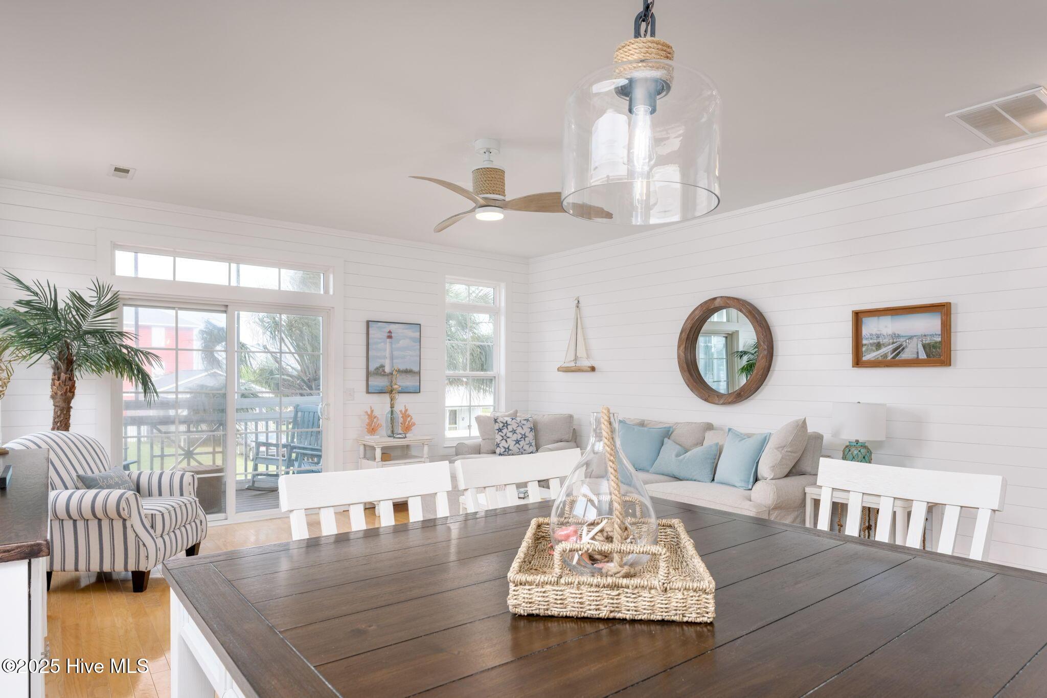 Image 4: dining-area-01b