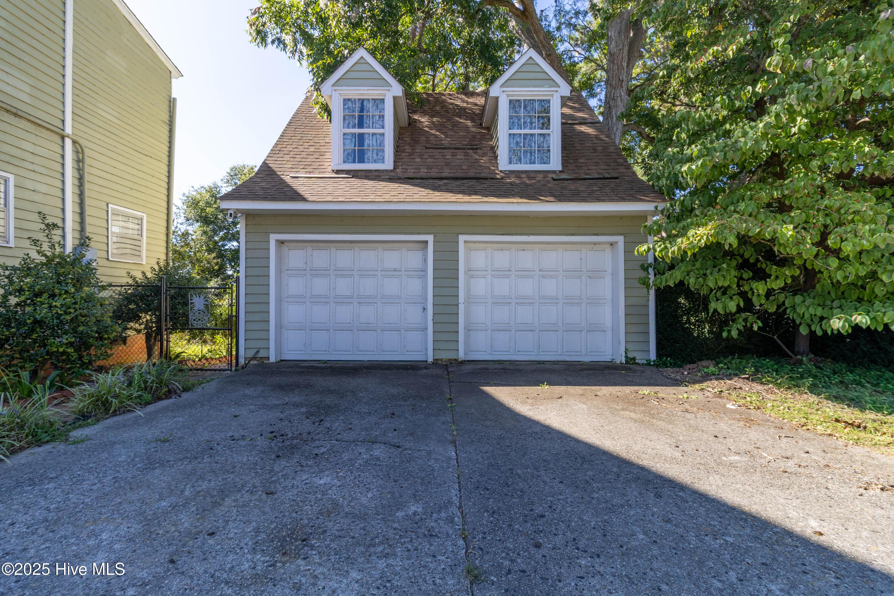 Image 3: Detached 2 Car Garage