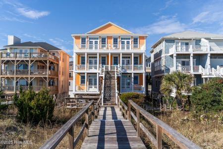 611 Carolina Beach Avenue S