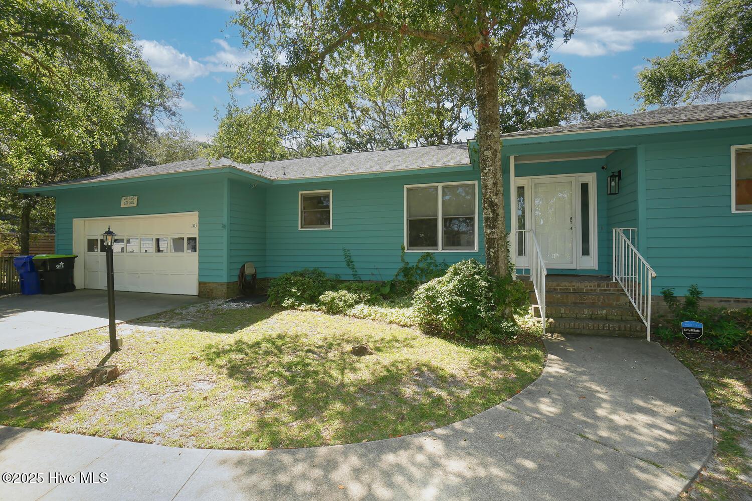 Image 3: 103 Throckmorton St Oak Island-large-005
