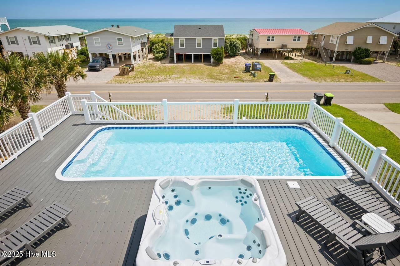 Image 2: 3012 W Beach pic1