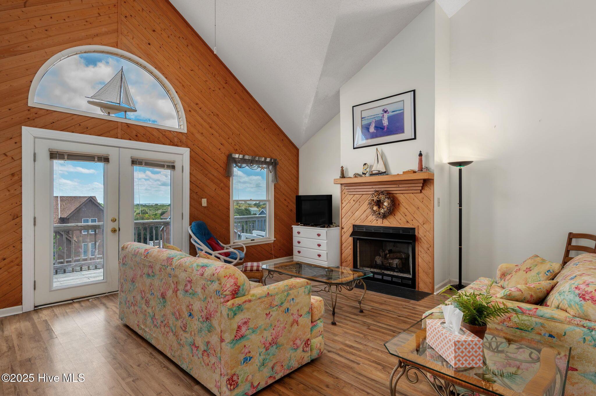 Image 4: 8-web-or-mls-226-W-Cobbs-Way-TL-Living-V