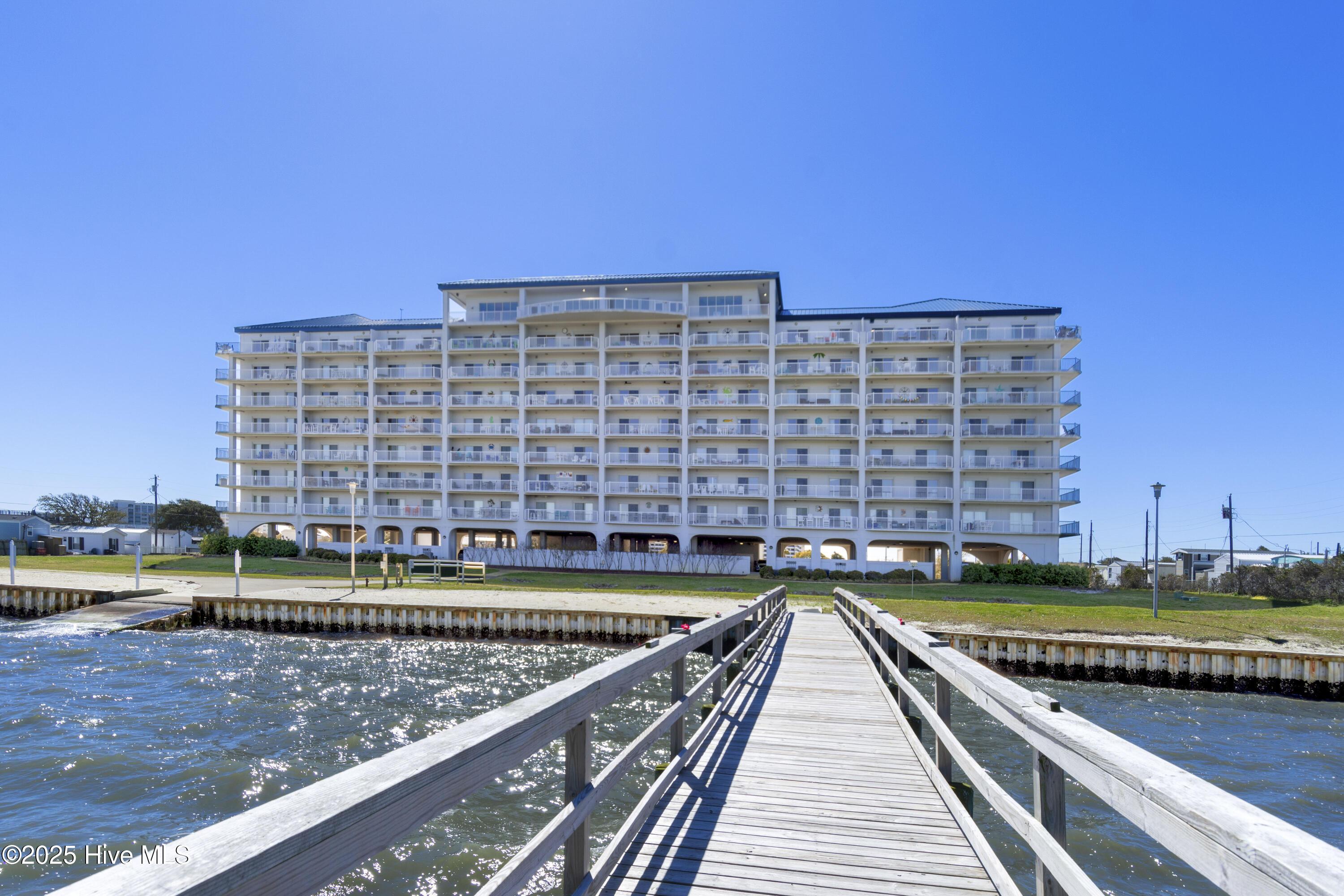 Image 4: NauticalClub408-3-15-23-081