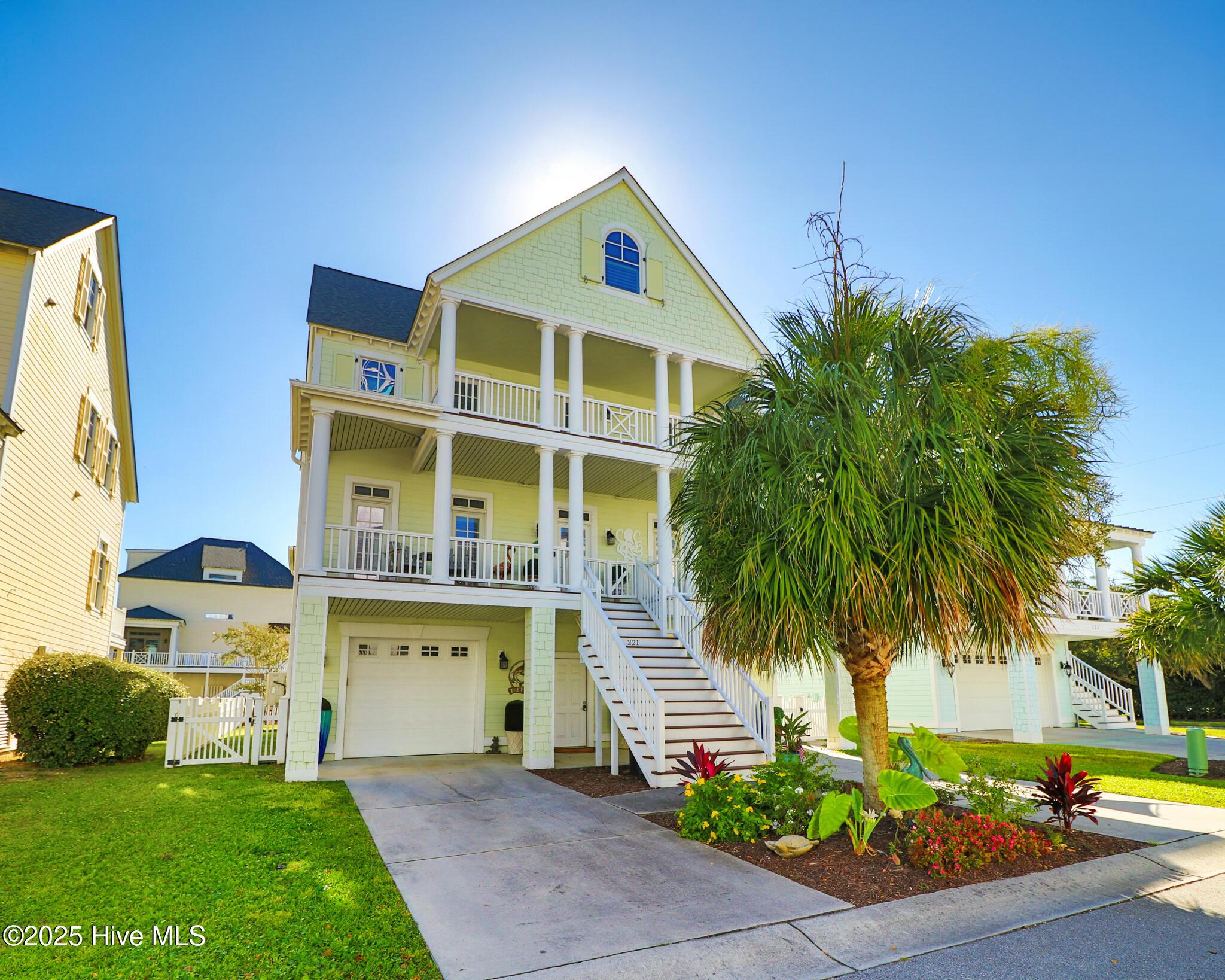 Image 2: 221 Soundside Drive