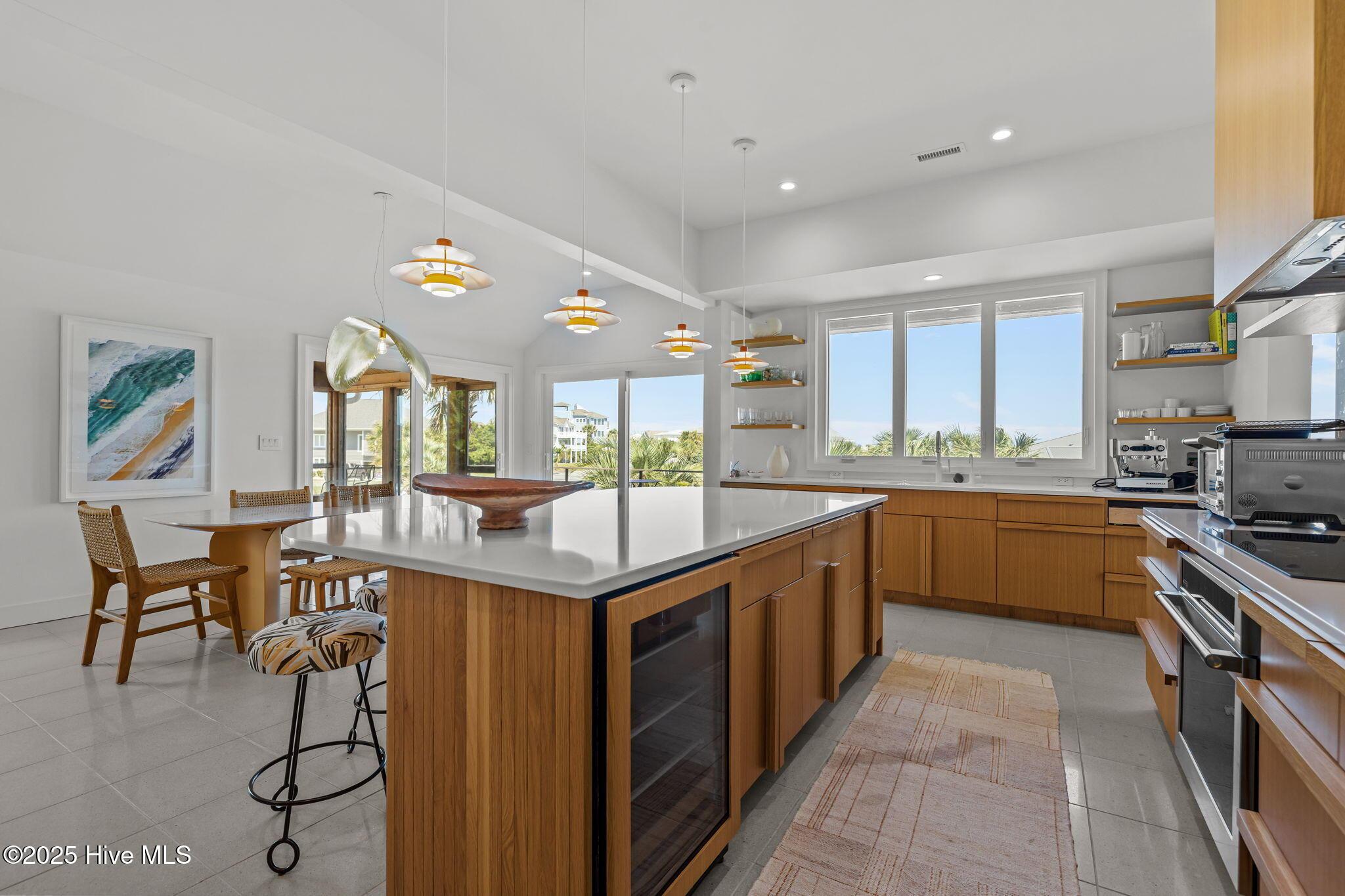 Image 4: Kitchen