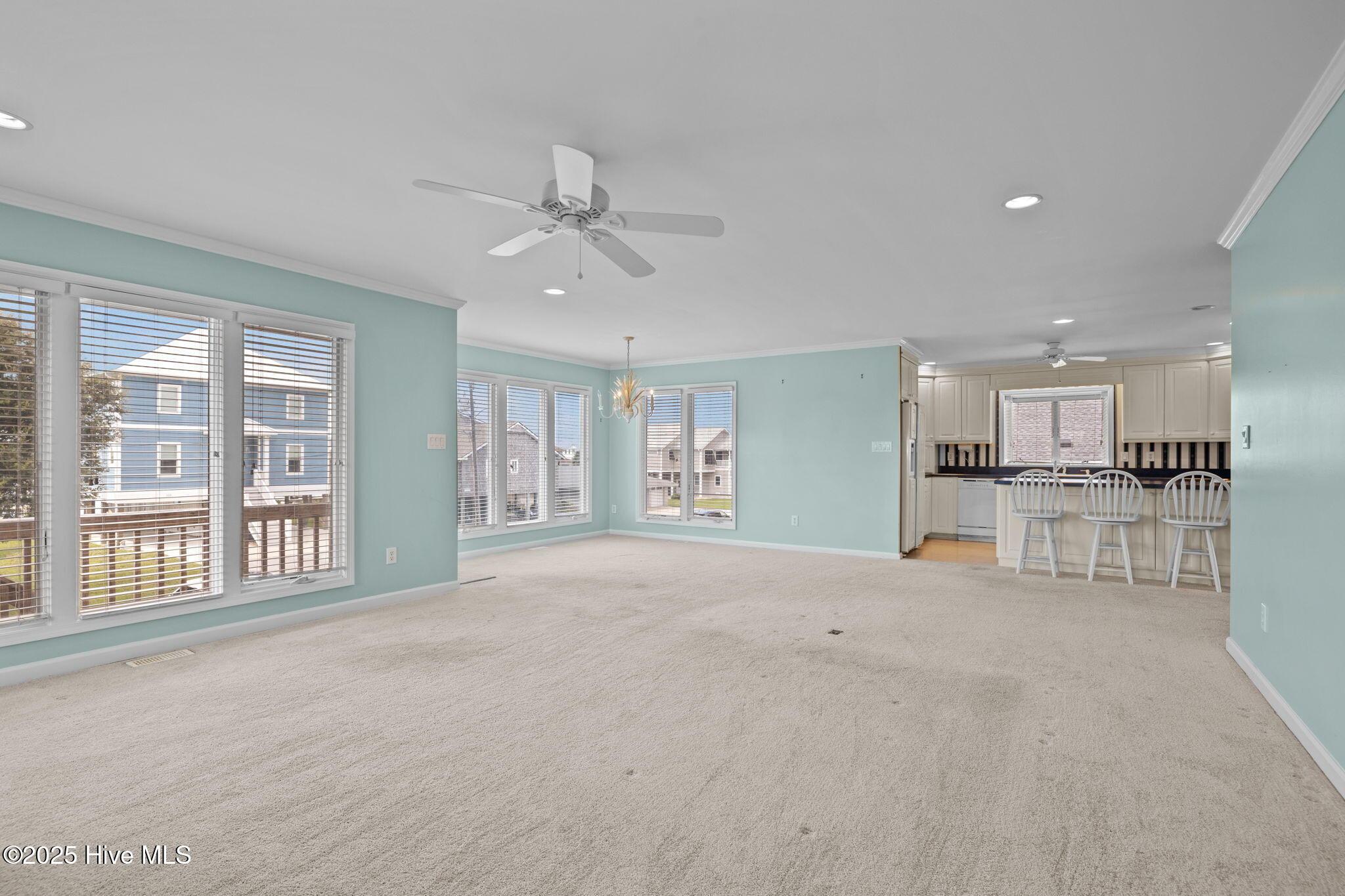 Image 4: Living Room