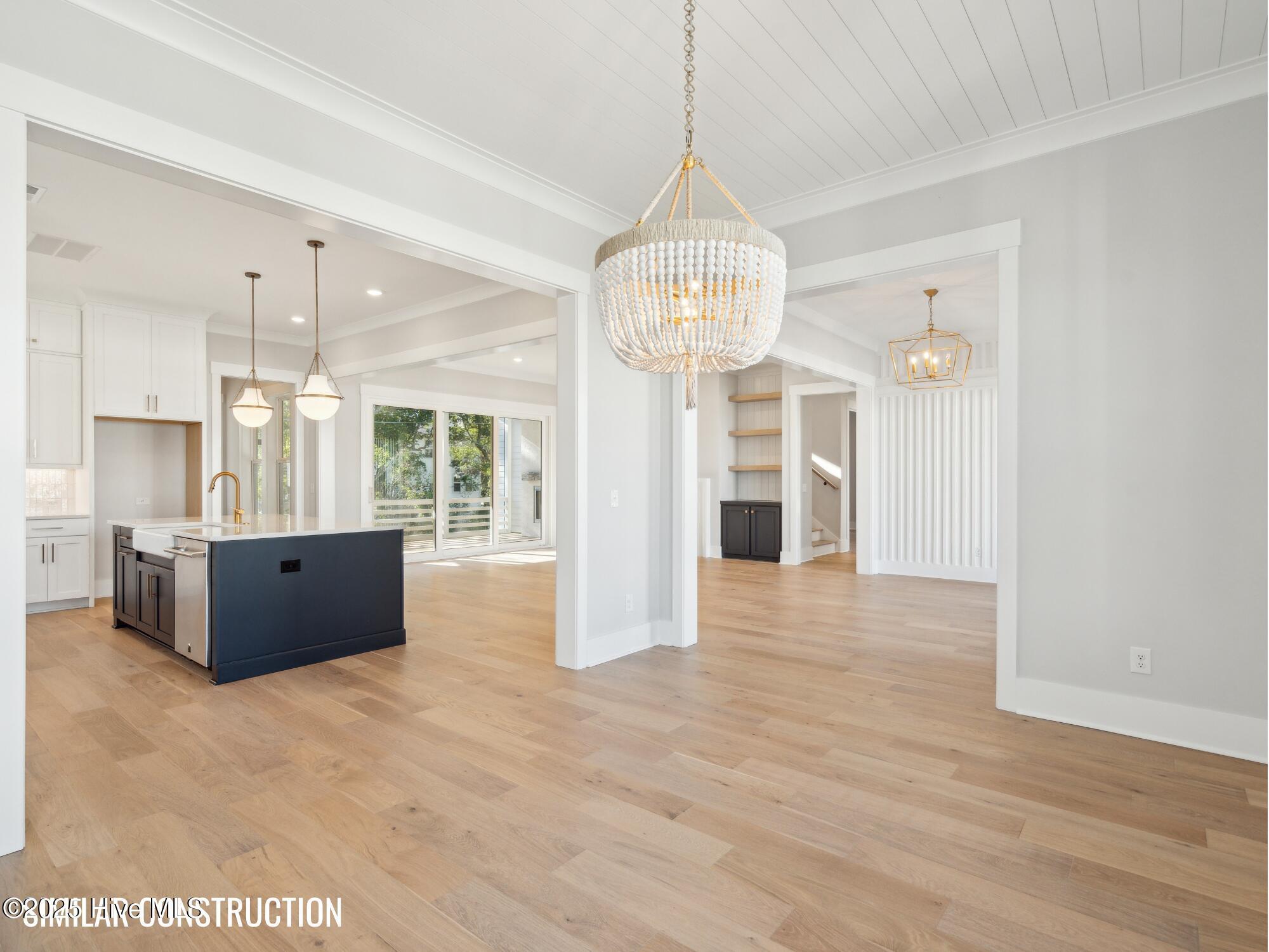 Image 4: Similar Open Concept Dining Area