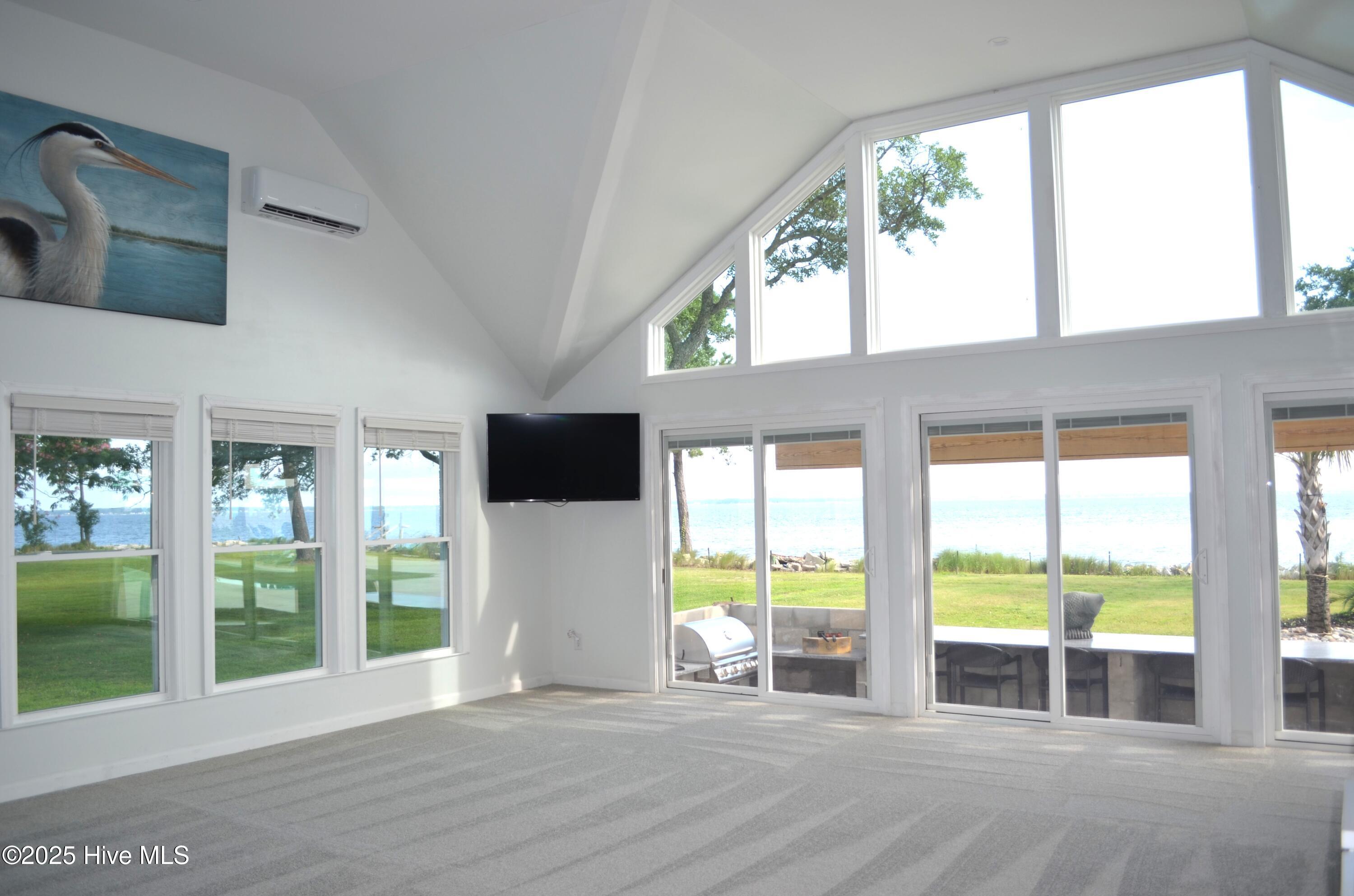 Image 4: Grand Room