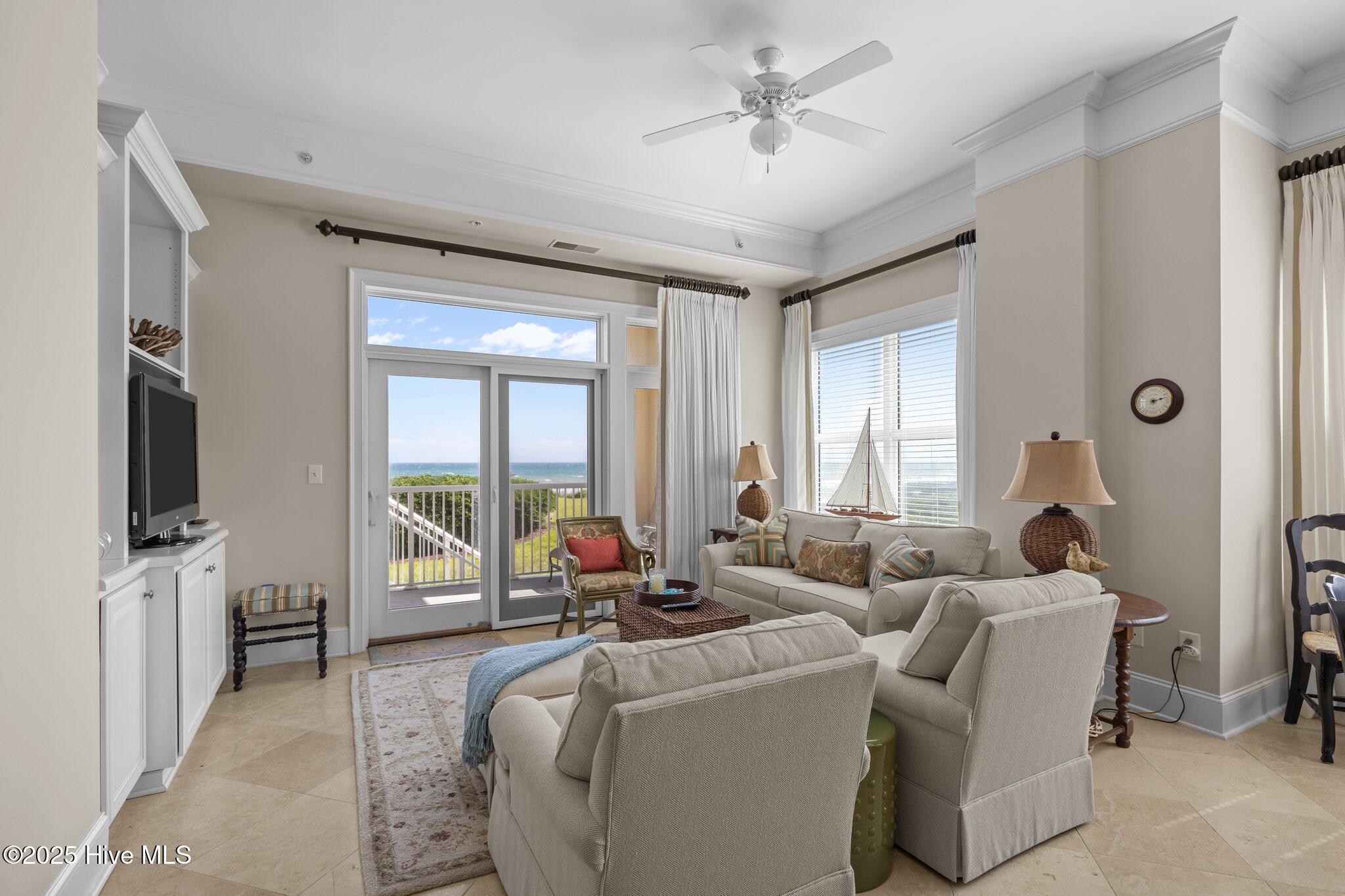 Image 4: Oceanfront living room